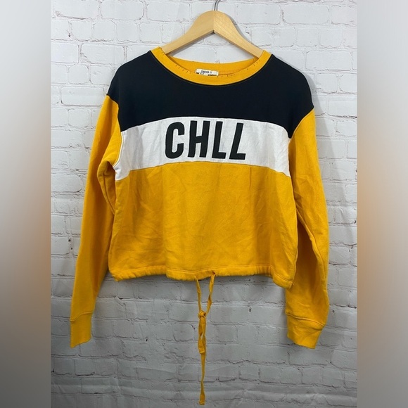 Forever 21 Cropped Sweatshirt Womens Size Medium Black Yellow White “CHLL” - Picture 1 of 11